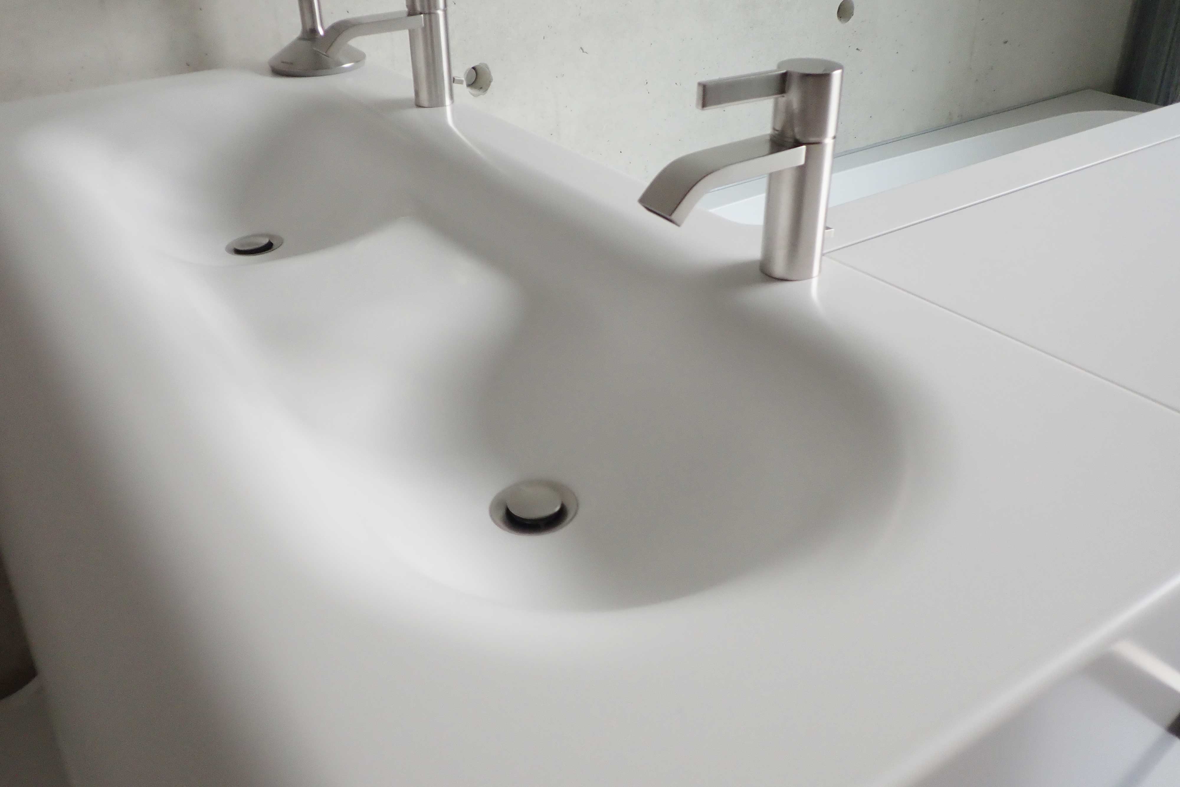 solid surface, Hi-macs en corian design badkamermeubel op maat gemaakt met ronde vormen