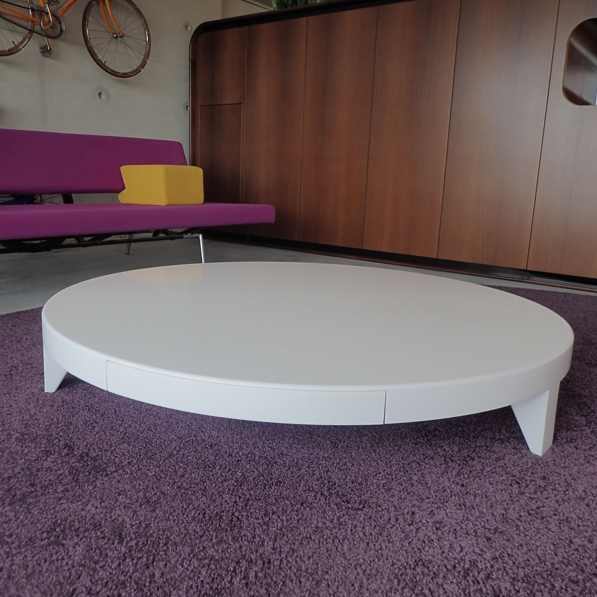 ronde corian design salontafel op maat gemaakt