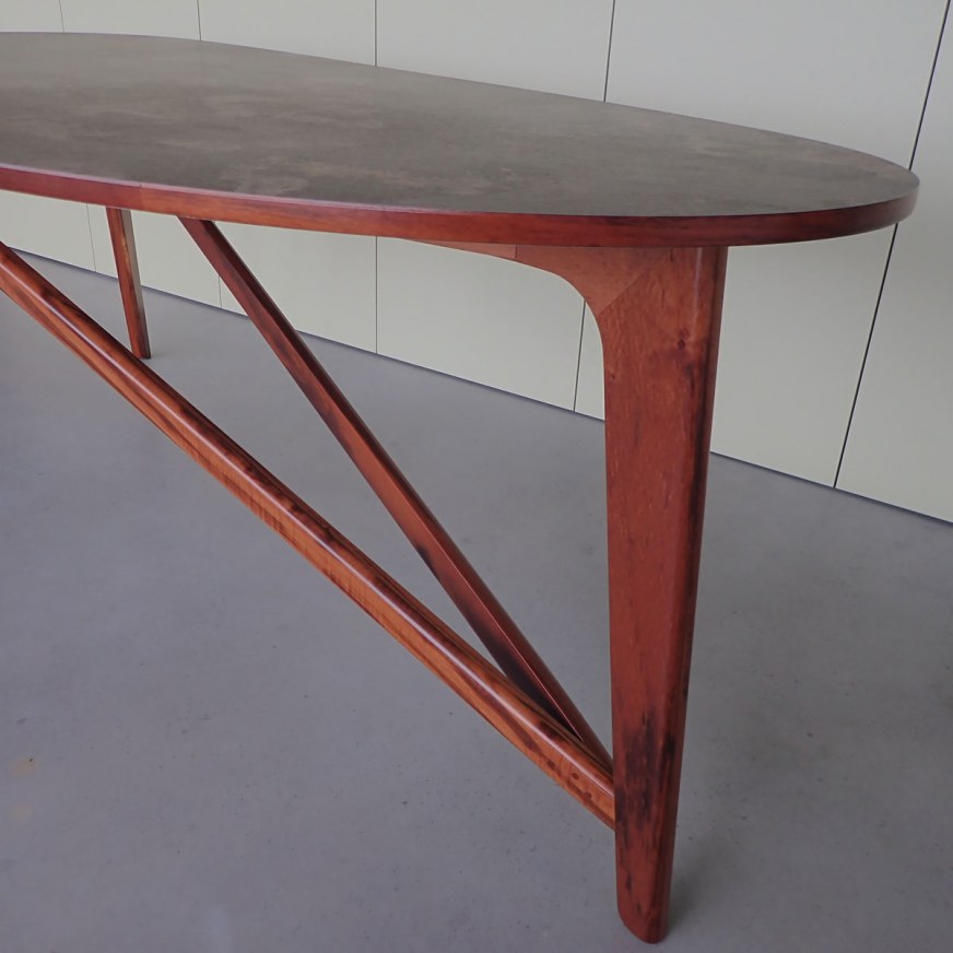 design tafel-eetkamer in hout met hpl-op maat-limburg